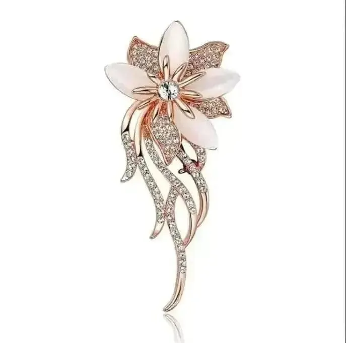 🌟 Daisy Floral Opal Brooch - Elegance with a Global Touch 🌟