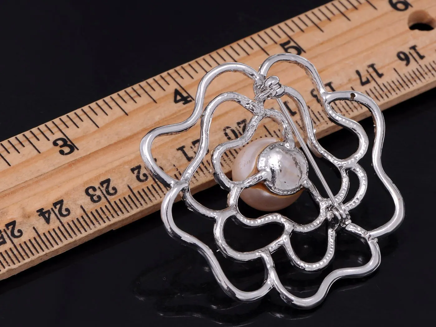 Alilang Silvery Tone Aurora Borealis Rhinestone Flower Rose Stencil Faux Pearl Pin Brooch