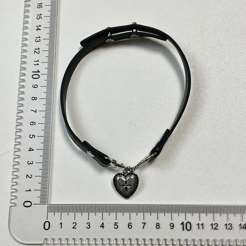 Black Goth Y2K Charm Grunge Heart Pendant Choker