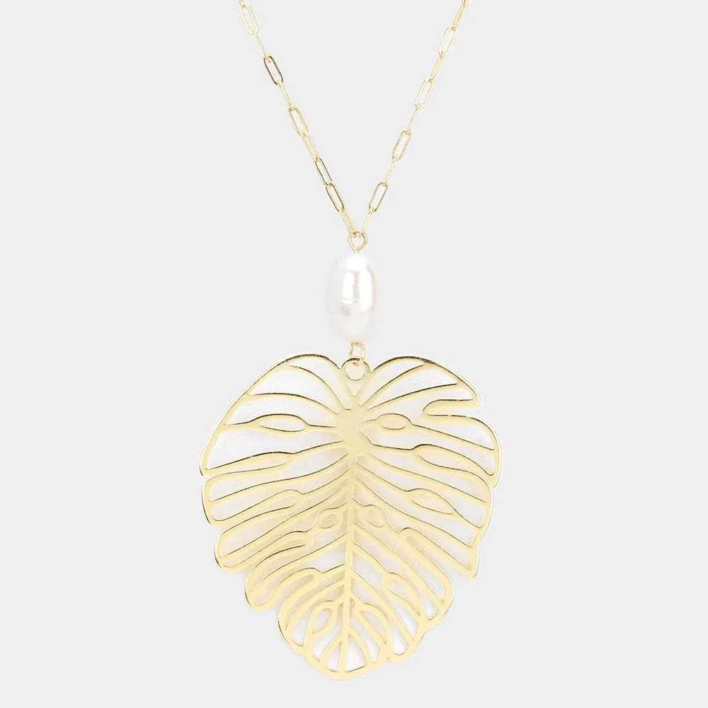 iLLASPARKZ Freshwater Pearl Metal Tropical Leaf Pendant Long Necklace