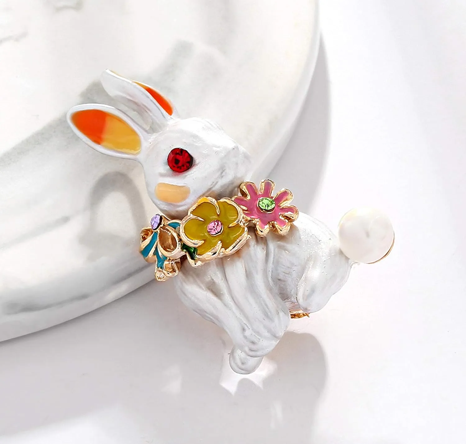 Women Classical Animal Wreath Rabbit Brooches for Easter Floral Cute Bunny Brooch for Girl Enamel Pin Corsage Scarf Clips